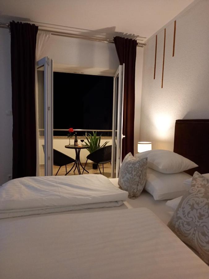 Garfild 1 Guest House ノヴィ・ヴィノドロスキー エクステリア 写真